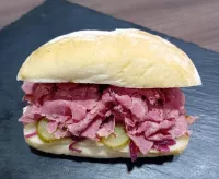Bageta s hovězím Pastrami 1