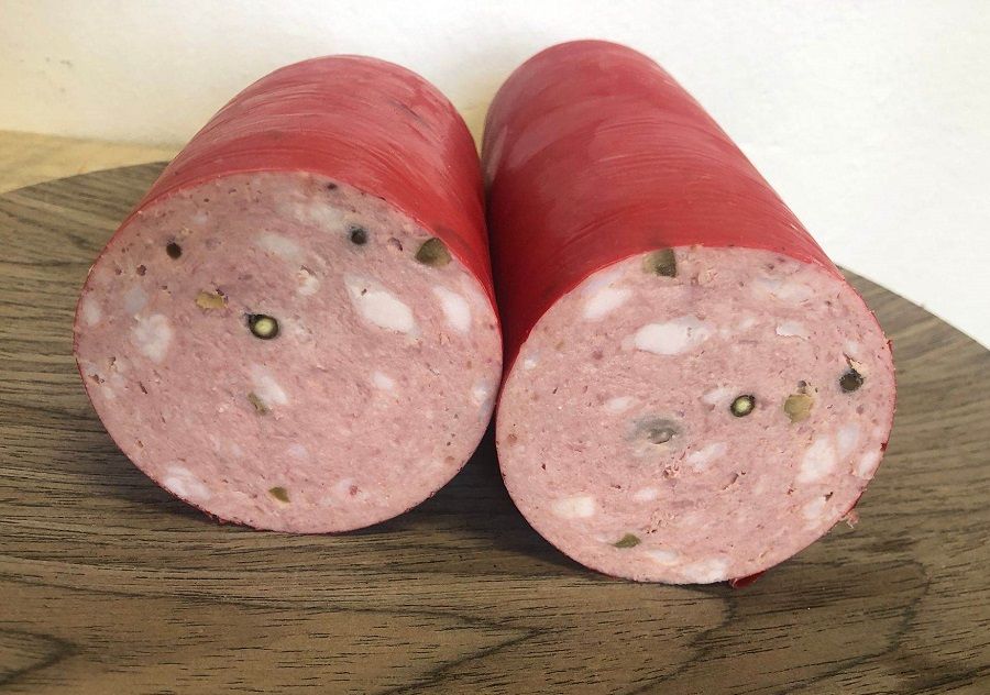 Mortadella se zeleným pepřem a olivami